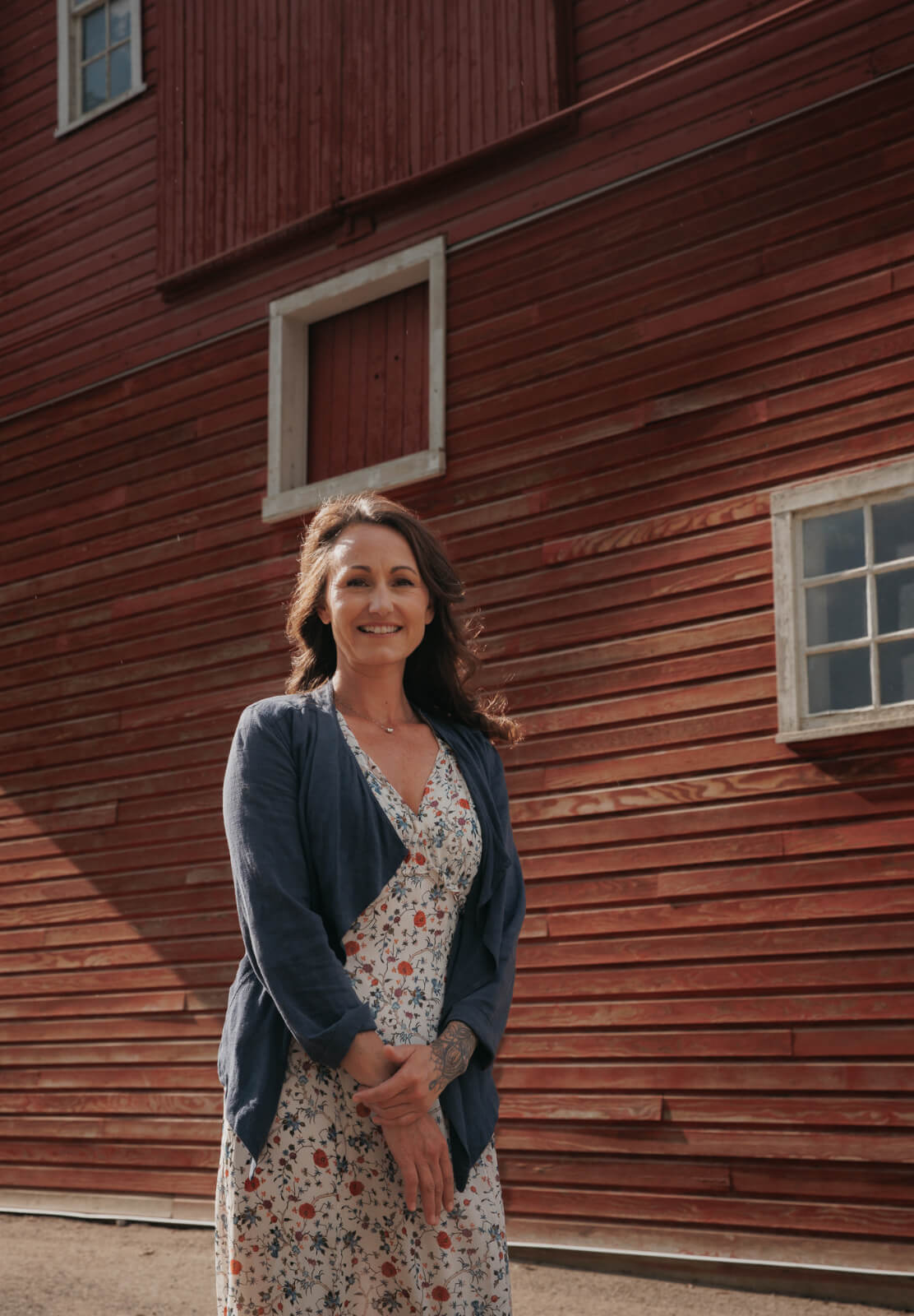 Amanda standing in front of a red barn at Olds College